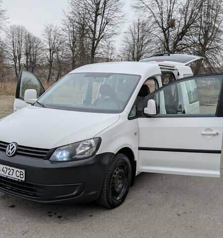 Белый Фольксваген Кадди, объемом двигателя 1.6 л и пробегом 350 тыс. км за 11200 $, фото 4 на Automoto.ua