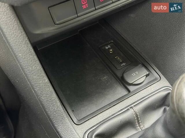 Белый Фольксваген Кадди, объемом двигателя 1.97 л и пробегом 300 тыс. км за 13500 $, фото 48 на Automoto.ua