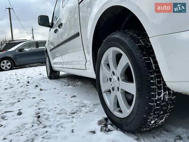 Белый Фольксваген Кадди, объемом двигателя 1.6 л и пробегом 272 тыс. км за 12200 $, фото 30 на Automoto.ua