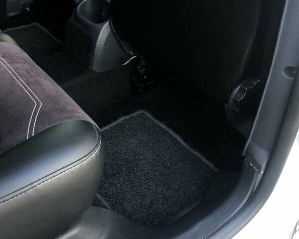 Белый Фольксваген Кадди, объемом двигателя 1.6 л и пробегом 220 тыс. км за 11600 $, фото 8 на Automoto.ua