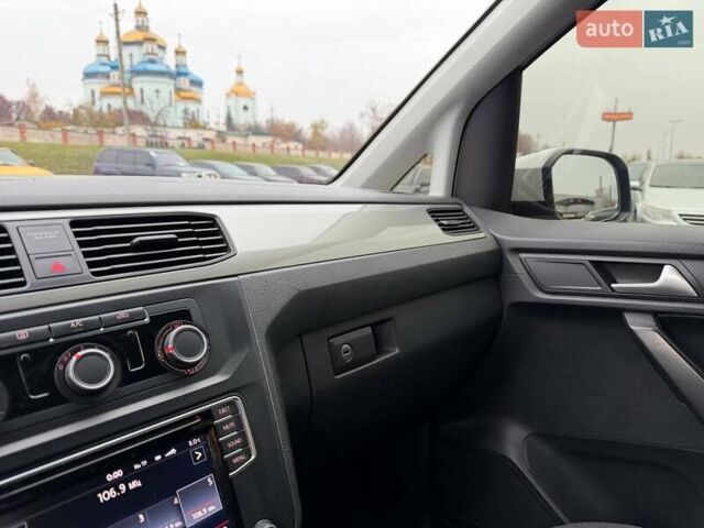 Белый Фольксваген Кадди, объемом двигателя 1.97 л и пробегом 300 тыс. км за 13500 $, фото 50 на Automoto.ua