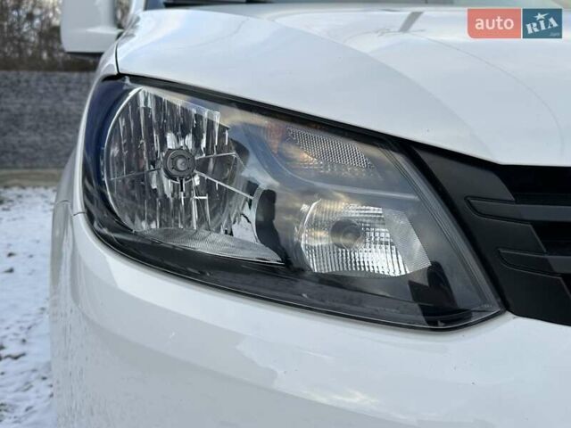 Белый Фольксваген Кадди, объемом двигателя 1.6 л и пробегом 272 тыс. км за 12200 $, фото 7 на Automoto.ua