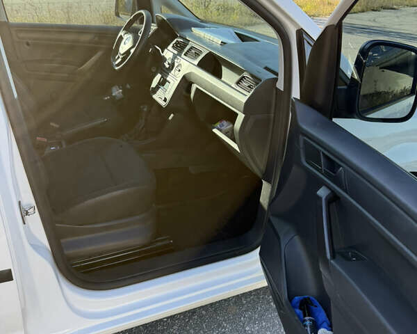 Белый Фольксваген Кадди, объемом двигателя 1.6 л и пробегом 206 тыс. км за 9499 $, фото 22 на Automoto.ua