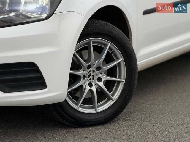 Белый Фольксваген Кадди, объемом двигателя 1.97 л и пробегом 300 тыс. км за 13500 $, фото 6 на Automoto.ua