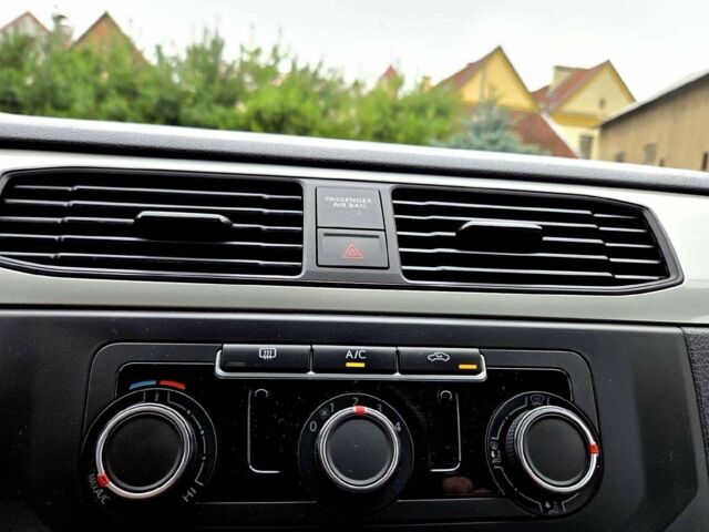 Білий Фольксваген Кадді, об'ємом двигуна 2 л та пробігом 280 тис. км за 8000 $, фото 5 на Automoto.ua