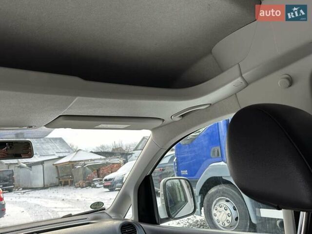 Белый Фольксваген Кадди, объемом двигателя 1.6 л и пробегом 272 тыс. км за 12200 $, фото 99 на Automoto.ua