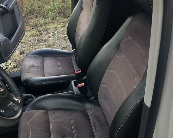 Белый Фольксваген Кадди, объемом двигателя 1.6 л и пробегом 220 тыс. км за 11600 $, фото 13 на Automoto.ua