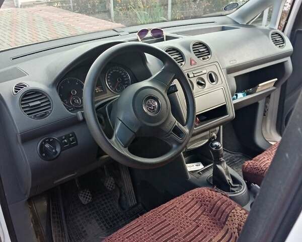 Білий Фольксваген Кадді, об'ємом двигуна 1.6 л та пробігом 220 тис. км за 8000 $, фото 3 на Automoto.ua