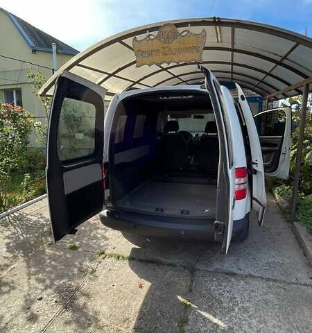 Білий Фольксваген Кадді, об'ємом двигуна 1.6 л та пробігом 180 тис. км за 10000 $, фото 8 на Automoto.ua