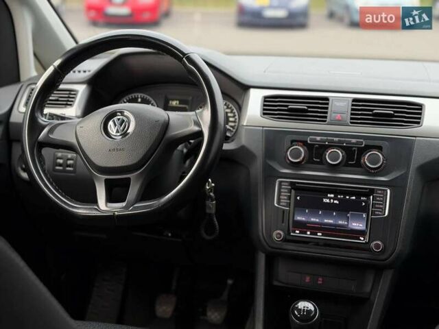 Белый Фольксваген Кадди, объемом двигателя 1.97 л и пробегом 300 тыс. км за 13500 $, фото 36 на Automoto.ua