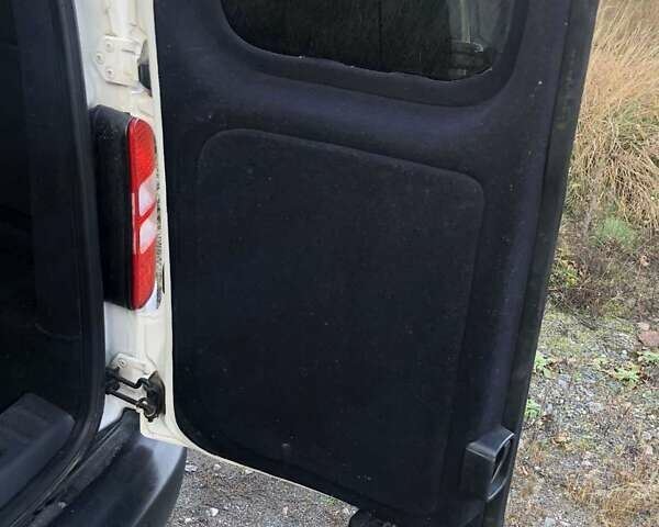 Белый Фольксваген Кадди, объемом двигателя 1.6 л и пробегом 220 тыс. км за 11600 $, фото 10 на Automoto.ua