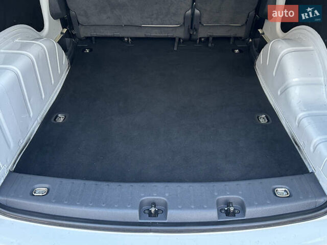 Белый Фольксваген Кадди, объемом двигателя 1.6 л и пробегом 272 тыс. км за 12200 $, фото 117 на Automoto.ua