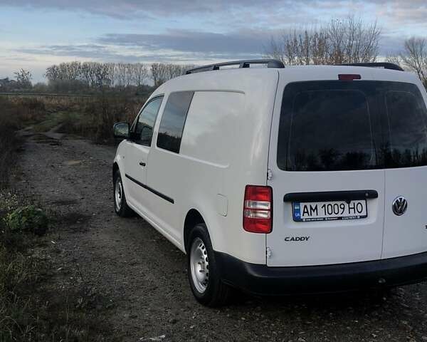 Белый Фольксваген Кадди, объемом двигателя 1.6 л и пробегом 220 тыс. км за 11600 $, фото 1 на Automoto.ua
