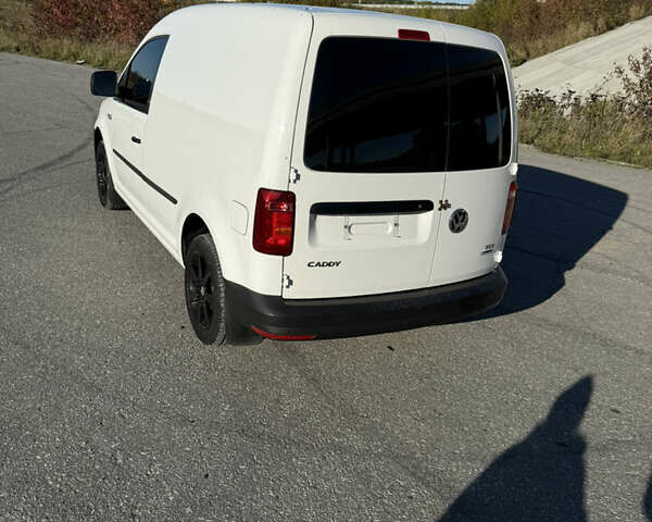 Белый Фольксваген Кадди, объемом двигателя 1.6 л и пробегом 206 тыс. км за 9499 $, фото 1 на Automoto.ua