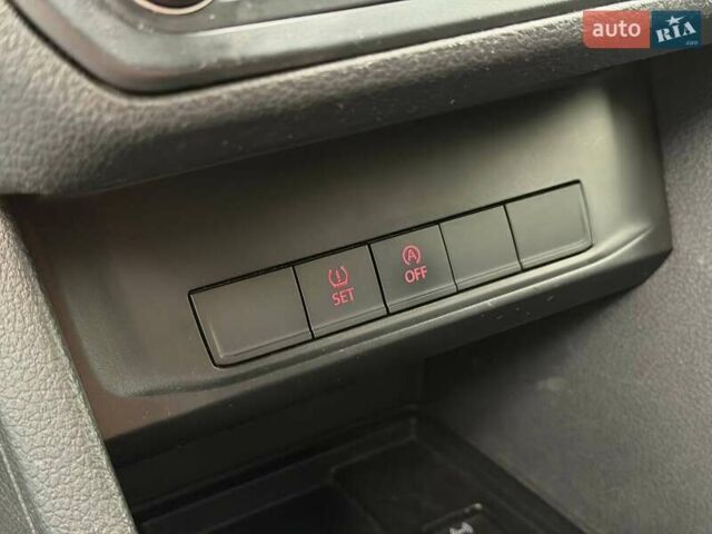 Белый Фольксваген Кадди, объемом двигателя 1.97 л и пробегом 300 тыс. км за 13500 $, фото 47 на Automoto.ua