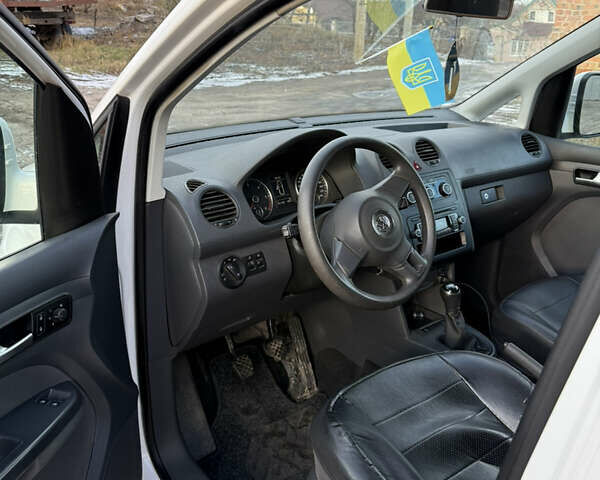 Белый Фольксваген Кадди, объемом двигателя 1.6 л и пробегом 161 тыс. км за 11700 $, фото 8 на Automoto.ua