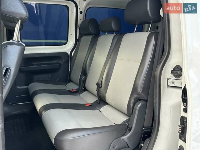 Белый Фольксваген Кадди, объемом двигателя 1.6 л и пробегом 272 тыс. км за 12200 $, фото 92 на Automoto.ua