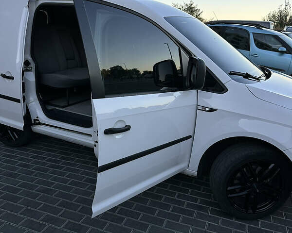 Белый Фольксваген Кадди, объемом двигателя 1.6 л и пробегом 248 тыс. км за 8500 $, фото 23 на Automoto.ua