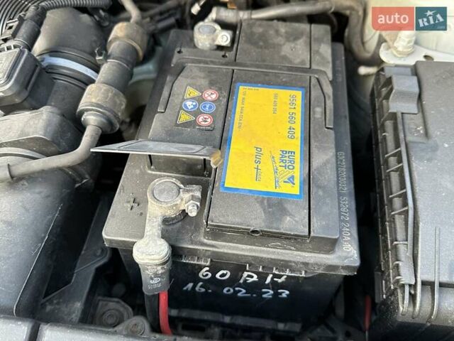 Белый Фольксваген Кадди, объемом двигателя 1.6 л и пробегом 272 тыс. км за 12200 $, фото 126 на Automoto.ua