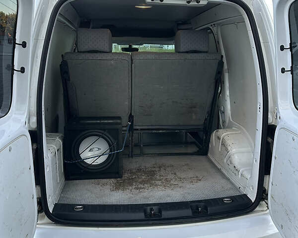 Белый Фольксваген Кадди, объемом двигателя 1.6 л и пробегом 248 тыс. км за 8500 $, фото 28 на Automoto.ua