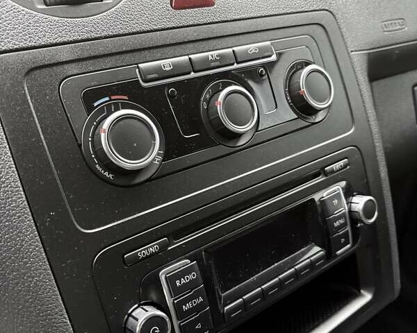 Белый Фольксваген Кадди, объемом двигателя 1.6 л и пробегом 237 тыс. км за 13200 $, фото 16 на Automoto.ua