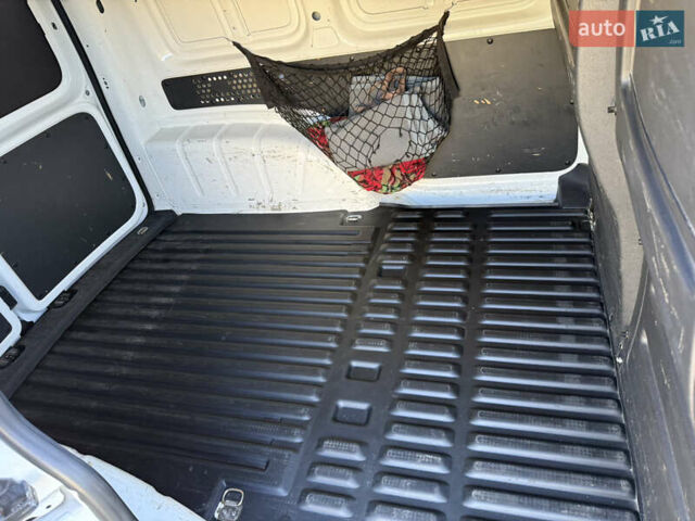 Белый Фольксваген Кадди, объемом двигателя 1.6 л и пробегом 206 тыс. км за 9499 $, фото 24 на Automoto.ua