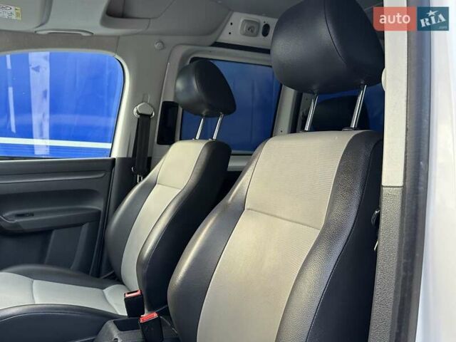 Белый Фольксваген Кадди, объемом двигателя 1.6 л и пробегом 272 тыс. км за 12200 $, фото 88 на Automoto.ua