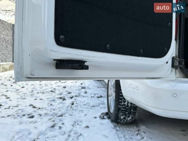 Белый Фольксваген Кадди, объемом двигателя 1.6 л и пробегом 272 тыс. км за 12200 $, фото 113 на Automoto.ua