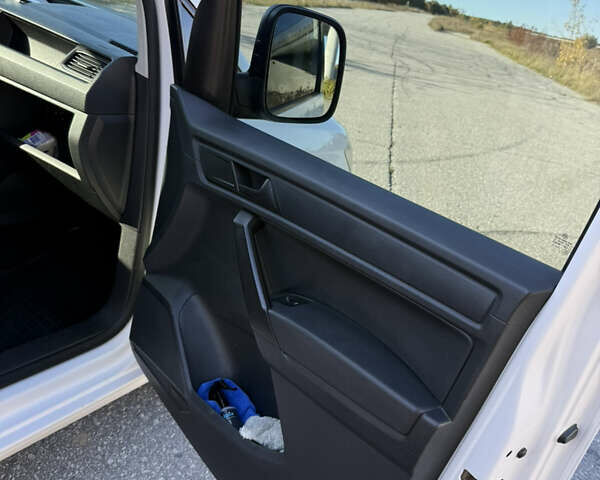 Белый Фольксваген Кадди, объемом двигателя 1.6 л и пробегом 206 тыс. км за 9499 $, фото 19 на Automoto.ua