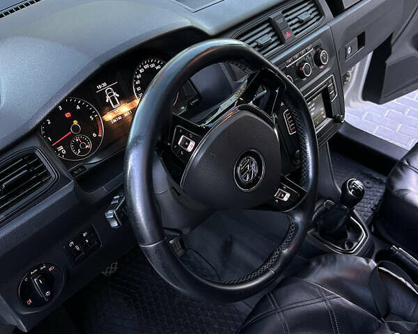 Белый Фольксваген Кадди, объемом двигателя 1.6 л и пробегом 248 тыс. км за 8500 $, фото 27 на Automoto.ua