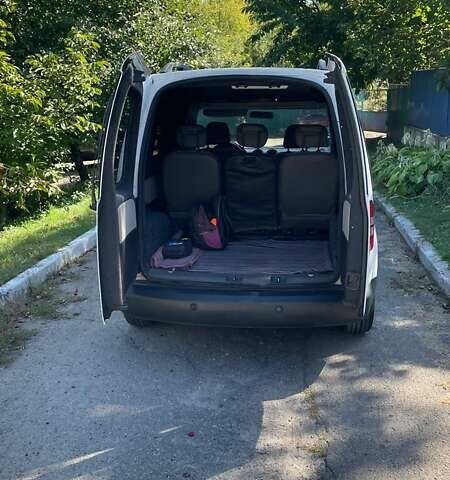 Білий Фольксваген Кадді, об'ємом двигуна 1.6 л та пробігом 180 тис. км за 10000 $, фото 9 на Automoto.ua