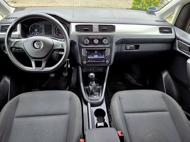 Білий Фольксваген Кадді, об'ємом двигуна 2 л та пробігом 280 тис. км за 8000 $, фото 4 на Automoto.ua