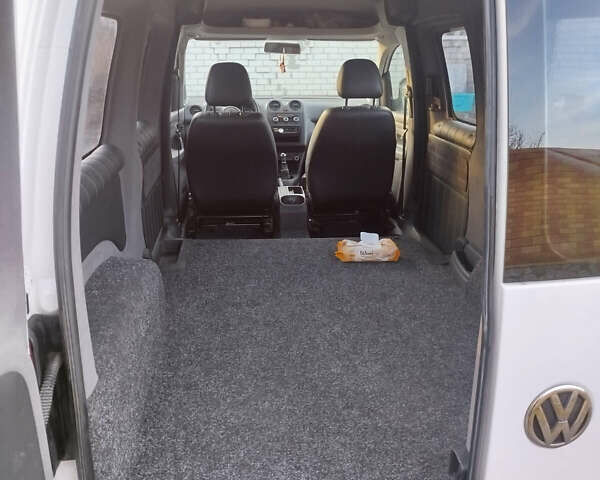 Белый Фольксваген Кадди, объемом двигателя 1.6 л и пробегом 193 тыс. км за 11800 $, фото 8 на Automoto.ua