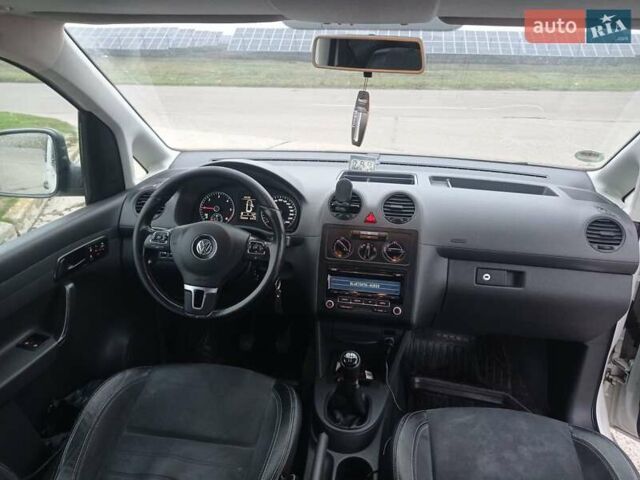 Белый Фольксваген Кадди, объемом двигателя 1.6 л и пробегом 194 тыс. км за 10300 $, фото 1 на Automoto.ua