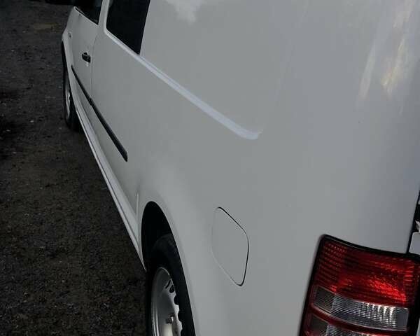 Белый Фольксваген Кадди, объемом двигателя 1.6 л и пробегом 220 тыс. км за 11600 $, фото 5 на Automoto.ua