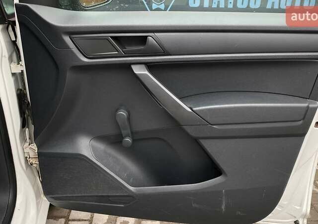 Белый Фольксваген Кадди, объемом двигателя 1.97 л и пробегом 142 тыс. км за 11700 $, фото 27 на Automoto.ua