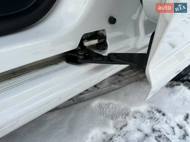 Белый Фольксваген Кадди, объемом двигателя 1.6 л и пробегом 272 тыс. км за 12200 $, фото 107 на Automoto.ua