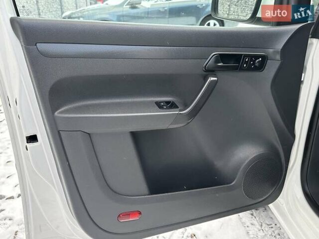 Белый Фольксваген Кадди, объемом двигателя 1.6 л и пробегом 272 тыс. км за 12200 $, фото 42 на Automoto.ua