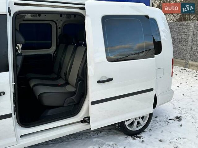 Белый Фольксваген Кадди, объемом двигателя 1.6 л и пробегом 272 тыс. км за 12200 $, фото 89 на Automoto.ua