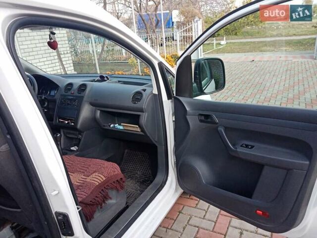 Білий Фольксваген Кадді, об'ємом двигуна 1.6 л та пробігом 220 тис. км за 8000 $, фото 6 на Automoto.ua
