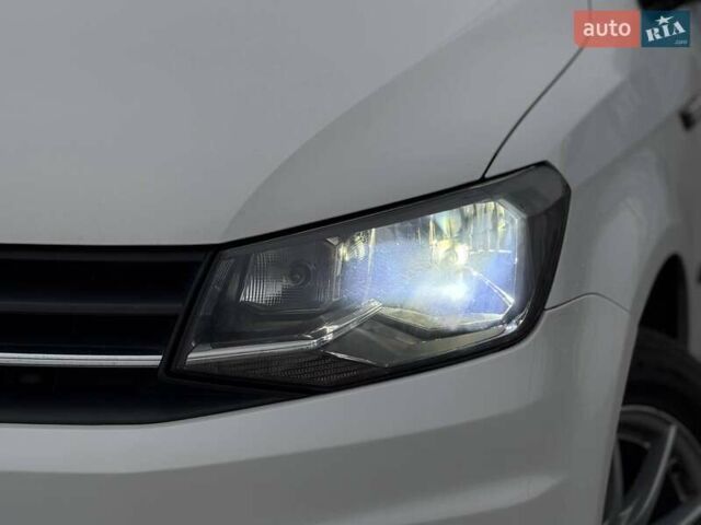 Белый Фольксваген Кадди, объемом двигателя 1.97 л и пробегом 300 тыс. км за 13500 $, фото 5 на Automoto.ua