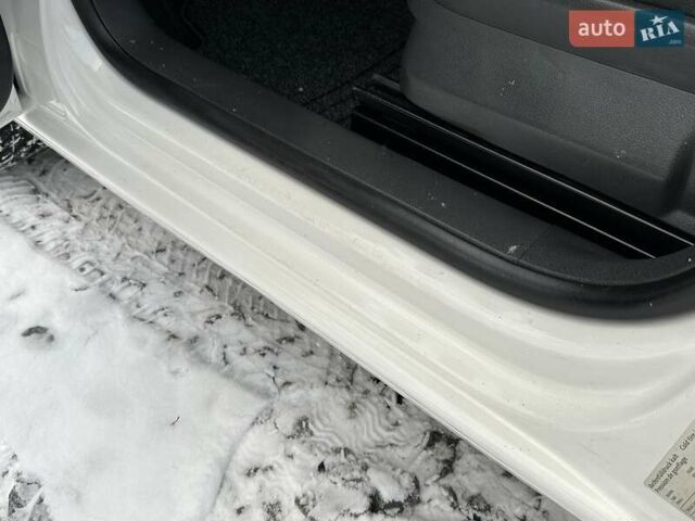 Белый Фольксваген Кадди, объемом двигателя 1.6 л и пробегом 272 тыс. км за 12200 $, фото 48 на Automoto.ua