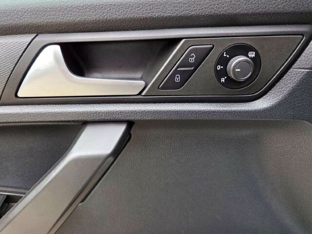 Білий Фольксваген Кадді, об'ємом двигуна 2 л та пробігом 280 тис. км за 8000 $, фото 9 на Automoto.ua