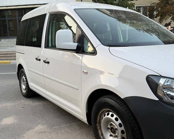 Белый Фольксваген Кадди, объемом двигателя 1.6 л и пробегом 215 тыс. км за 11500 $, фото 1 на Automoto.ua