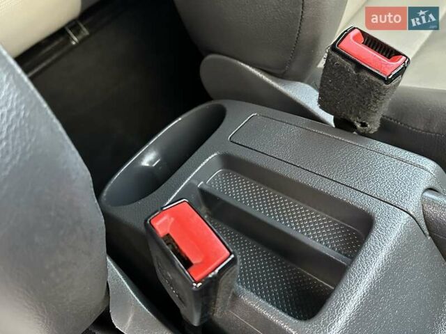 Белый Фольксваген Кадди, объемом двигателя 1.6 л и пробегом 272 тыс. км за 12200 $, фото 83 на Automoto.ua