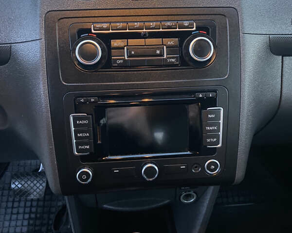 Белый Фольксваген Кадди, объемом двигателя 1.97 л и пробегом 185 тыс. км за 12700 $, фото 8 на Automoto.ua