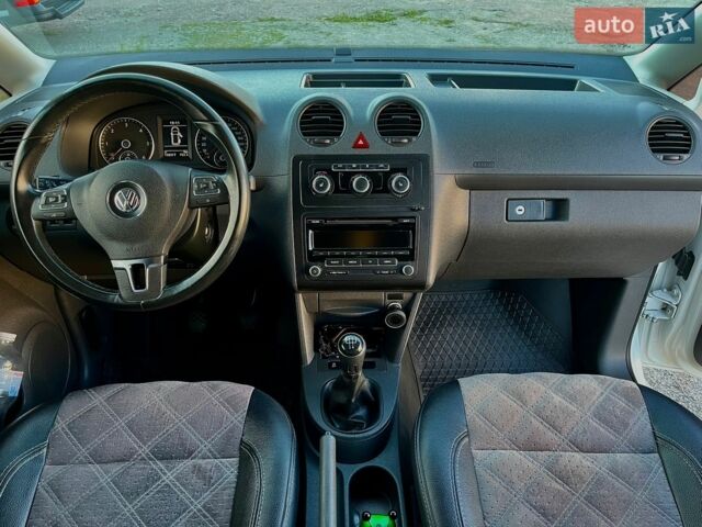Білий Фольксваген Кадді, об'ємом двигуна 1.6 л та пробігом 150 тис. км за 12300 $, фото 26 на Automoto.ua