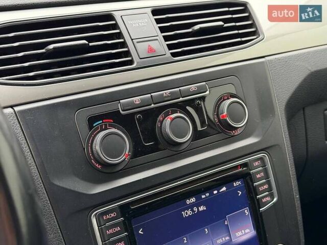 Белый Фольксваген Кадди, объемом двигателя 1.97 л и пробегом 300 тыс. км за 13500 $, фото 44 на Automoto.ua