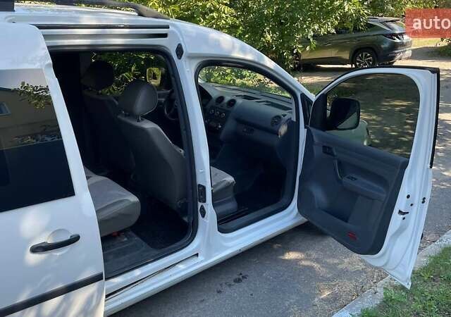 Білий Фольксваген Кадді, об'ємом двигуна 1.6 л та пробігом 180 тис. км за 10000 $, фото 13 на Automoto.ua