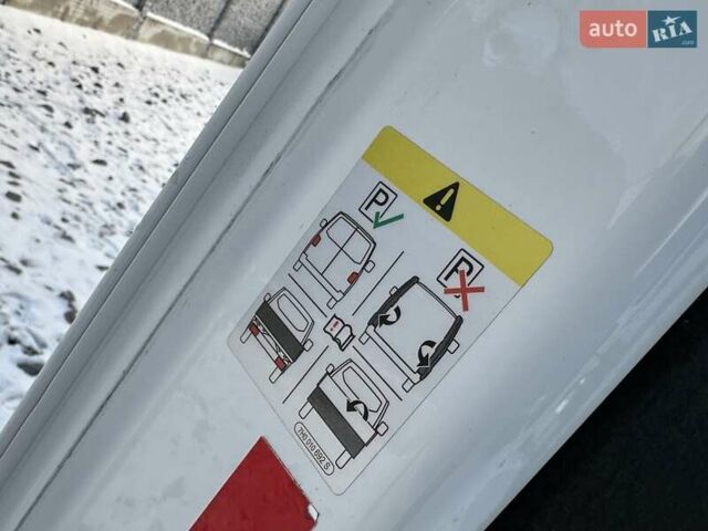 Белый Фольксваген Кадди, объемом двигателя 1.6 л и пробегом 272 тыс. км за 12200 $, фото 112 на Automoto.ua